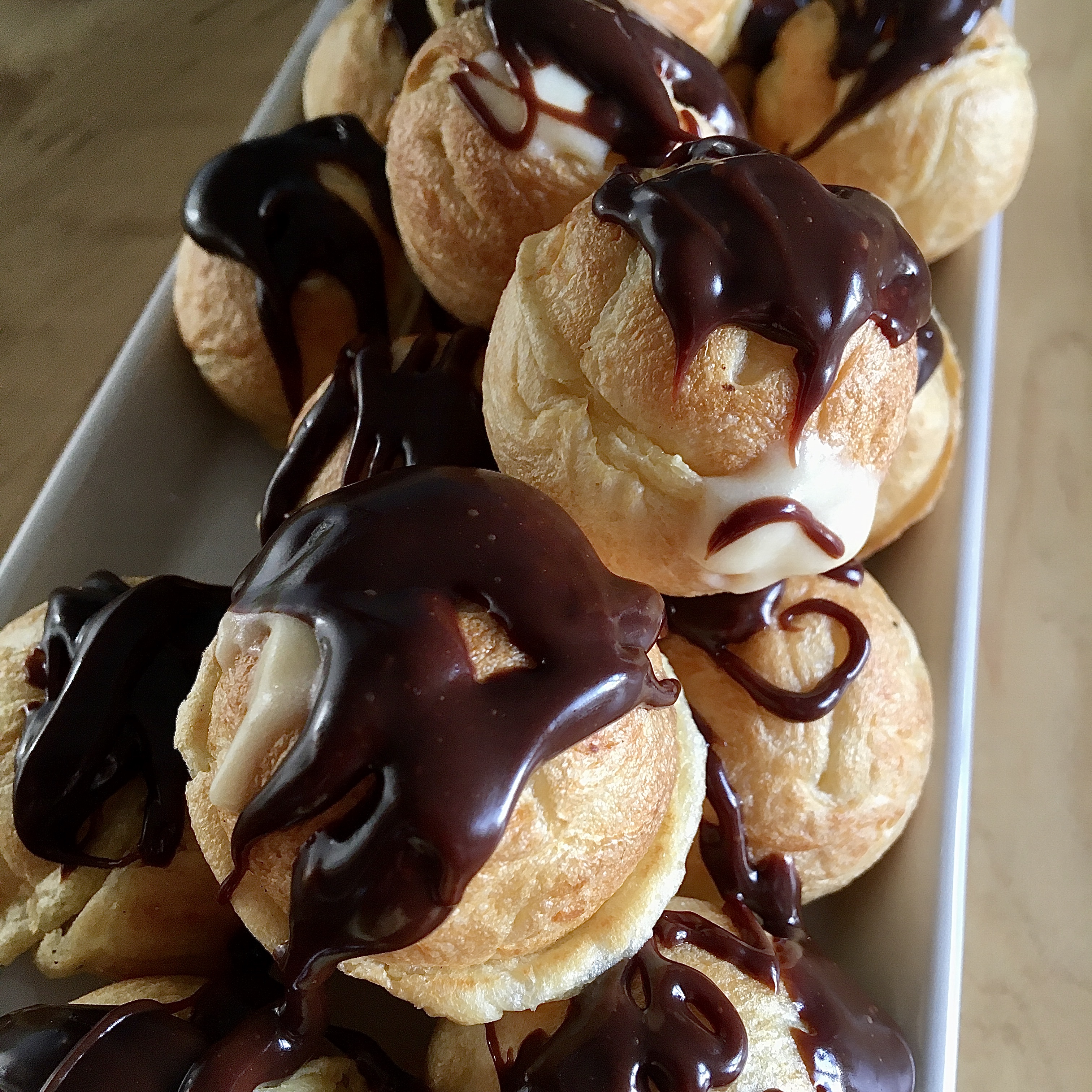 Windbeutel für Anfänger als Cake Pops mit Vanillecreme und Schokoladen Ganache